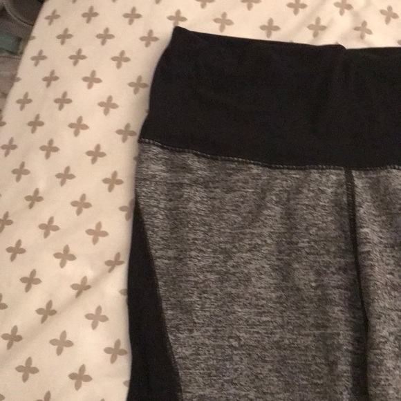 Full length gray and black leggings - Picture 2 of 5